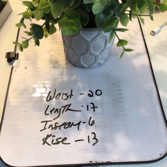 Lands End Tan shorts 42 - Picture 5 of 5